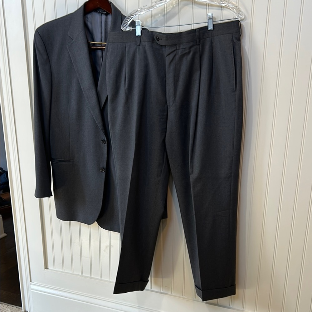 Jos. A. Bank Classic Gray Men's Suit 42 Regular excellent condition
